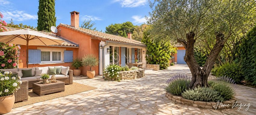 Image Façade à  maison individuelle de Roussillon