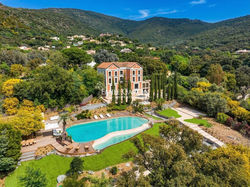 Image Piscine à  château de Le Lavandou