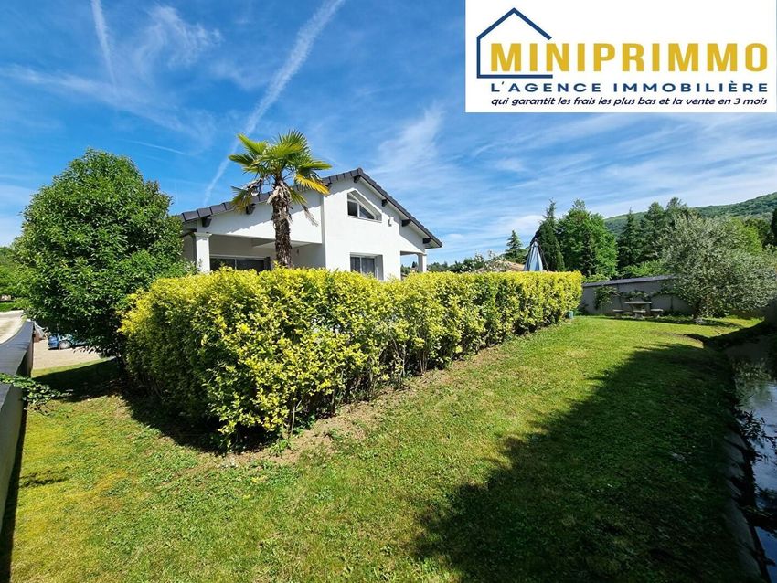 Image Façade à  villa de Lagnieu