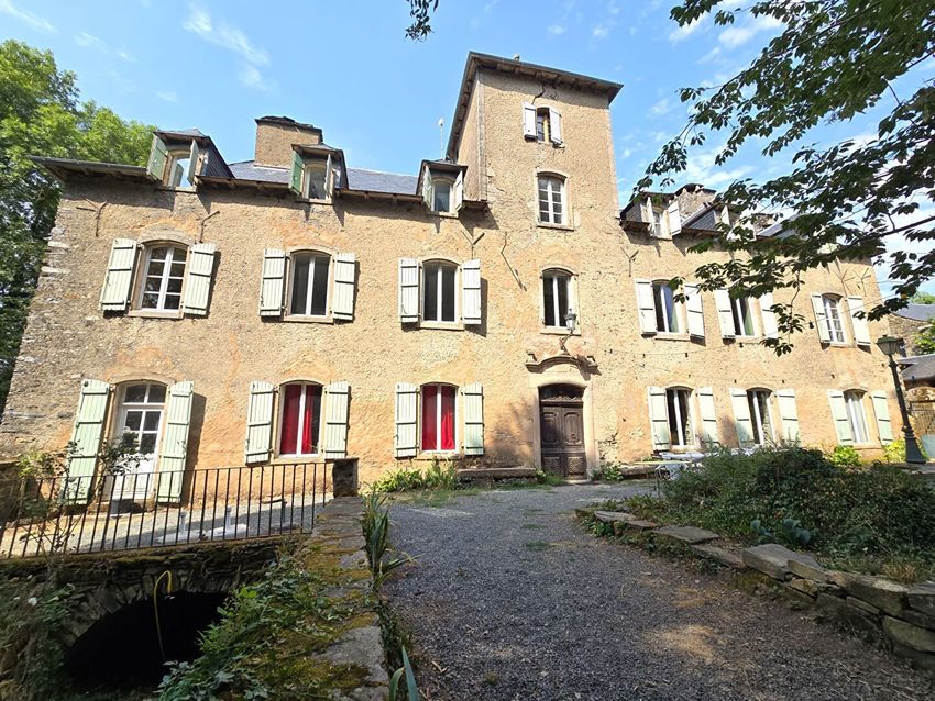 Image Façade à  château de Arvieu