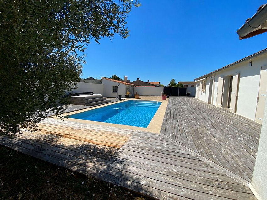 Image Piscine à  maison individuelle de Fors