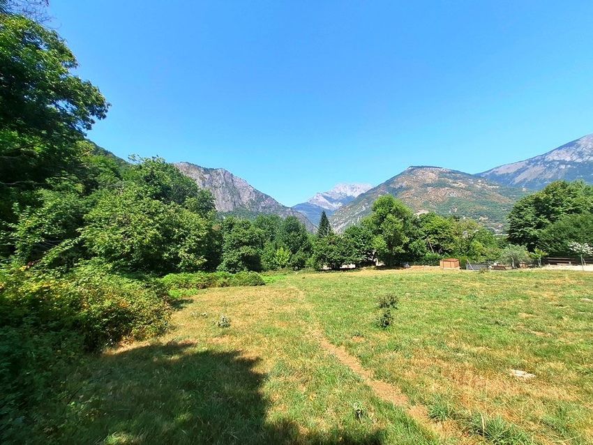 Image Vue à terrain de Saint-Béat-Lez