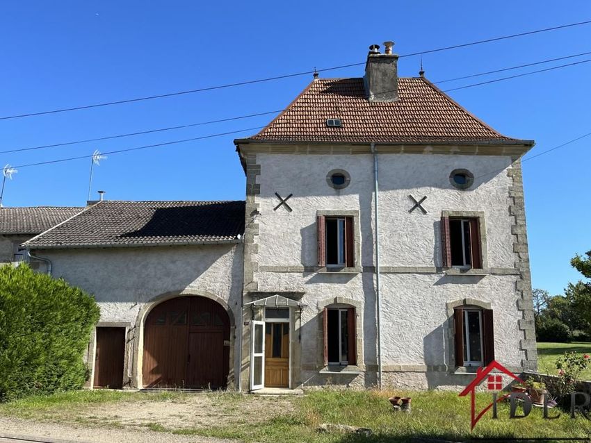 Image Façade à  maison de village de Senaide