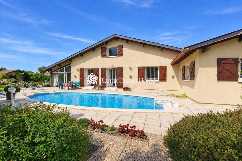 Image Piscine à  maison individuelle de Tosse