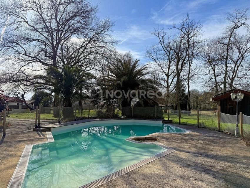Image Piscine à  propriété agricole de Rivière-Saas-et-Gourby