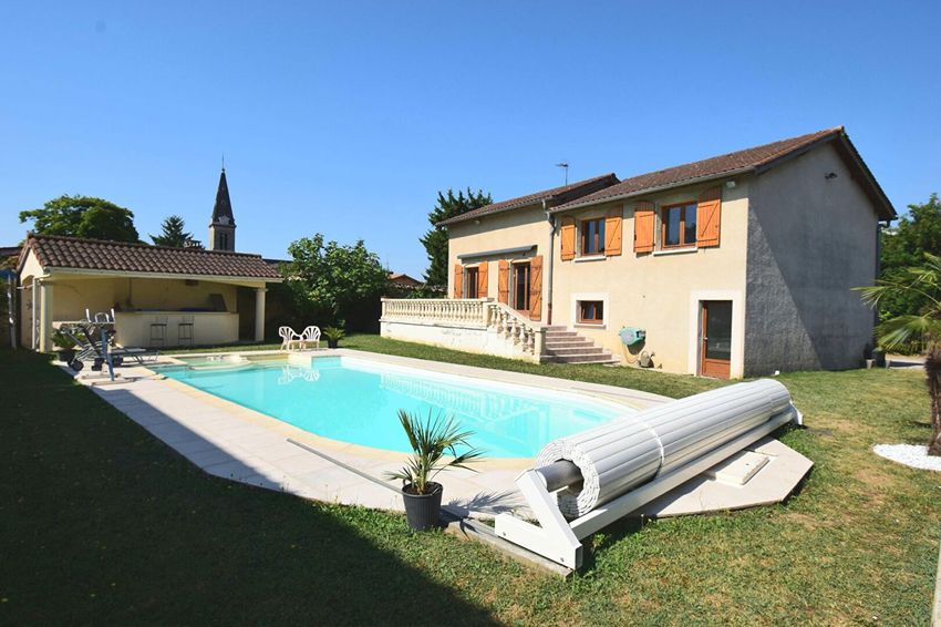 Image Piscine à  maison individuelle de Niévroz