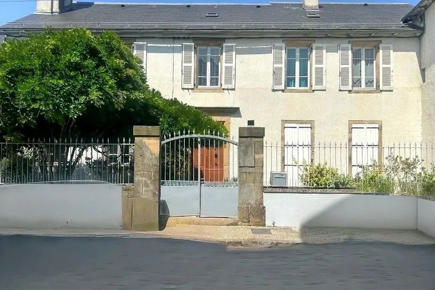 Image Façade à  maison mitoyenne de Réquista
