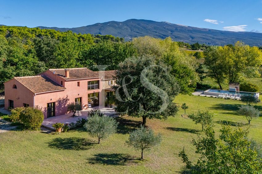 Image Façade à  propriété agricole de Crillon-le-Brave