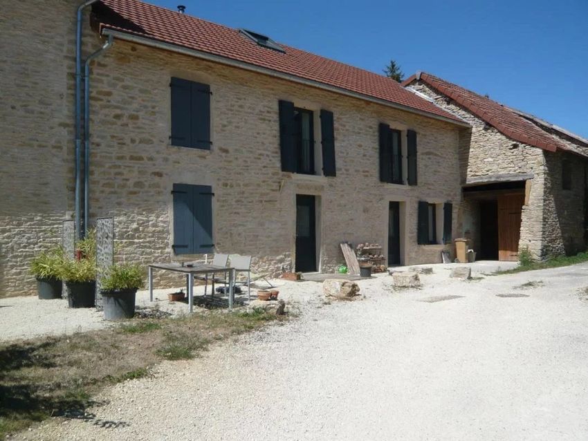 Image Façade à  maison de village de Saint-Baudille-de-la-Tour
