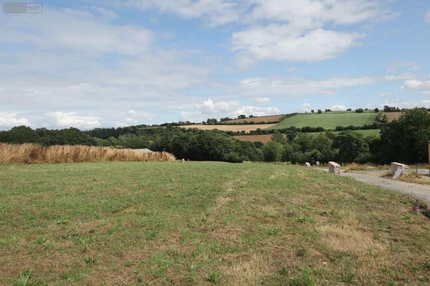 Image Vue à terrain de Lopérec