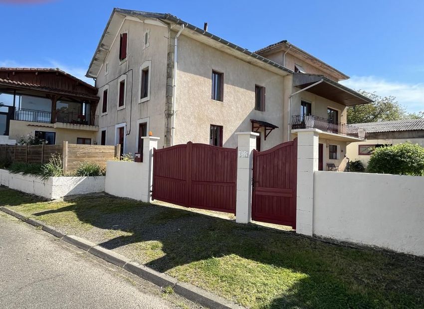 Image Façade à  maison individuelle de Vicq-d'Auribat
