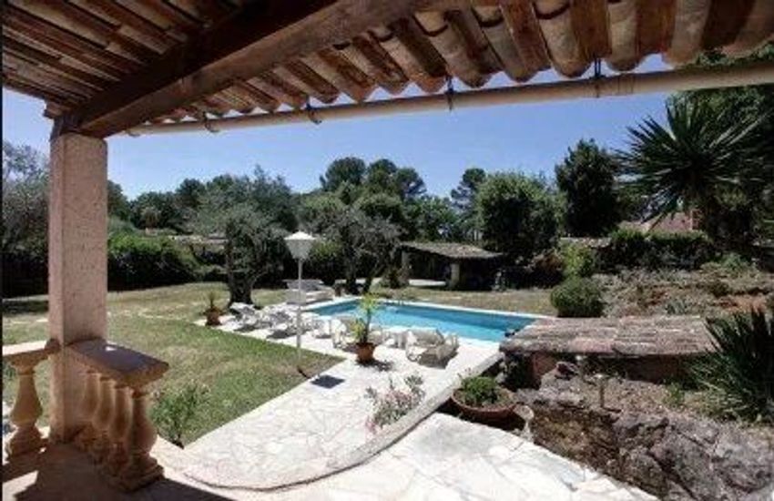 Image Piscine à  maison individuelle de Roquefort-les-Pins