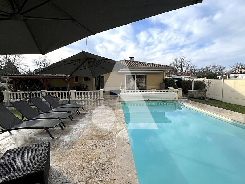 Image Piscine à  maison individuelle de Lagorce
