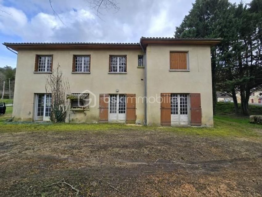 Image Façade à  maison de village de Campsegret