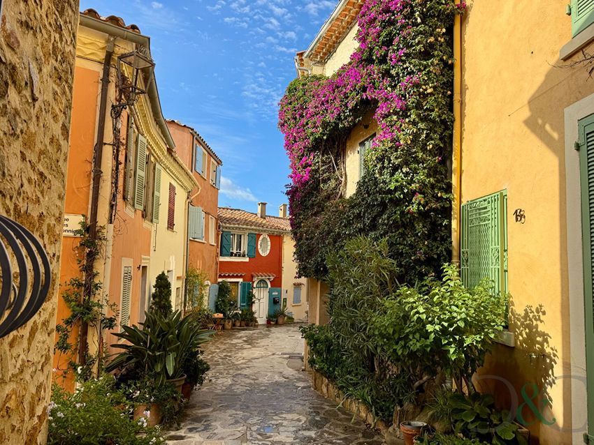 Image Façade à  maison mitoyenne de Bormes-les-Mimosas