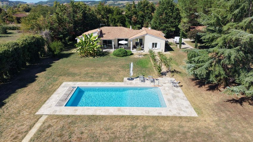 Image Piscine à  maison individuelle de Laperche