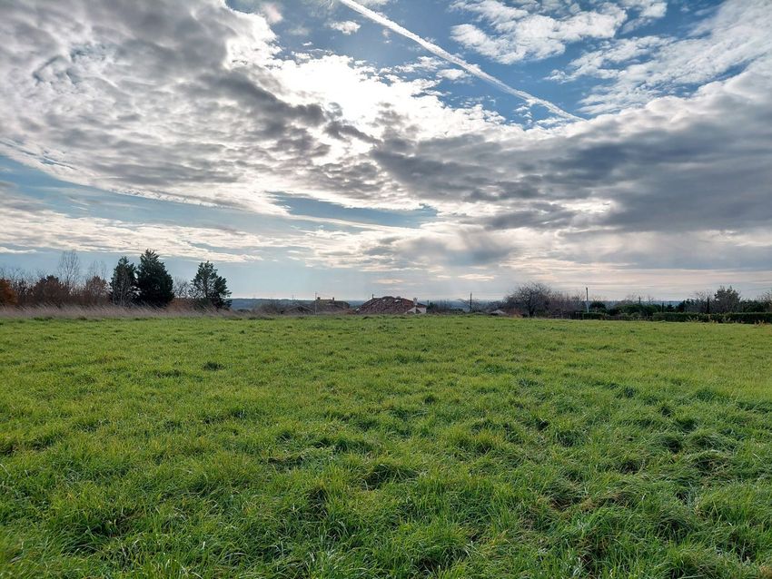 Image Vue à terrain de Saint-Georges-des-Agoûts