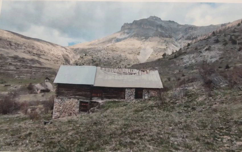 Image Vue à  propriété agricole de Saint-Étienne-de-Tinée