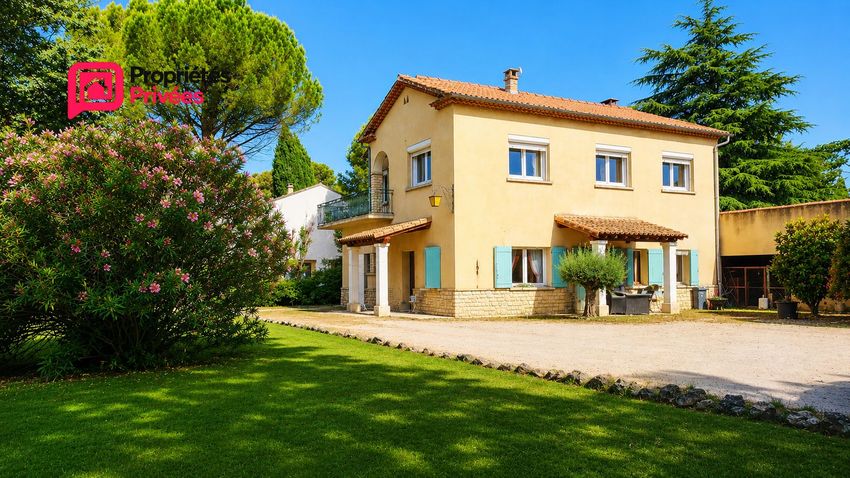 Image Façade à  villa de Tresques