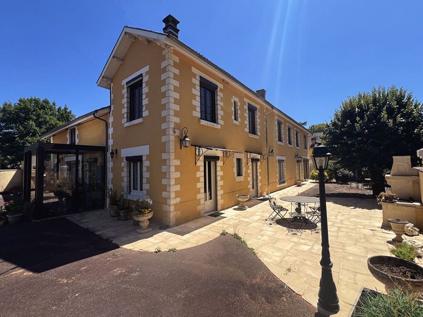 Image Façade à  maison individuelle de Saint-Pierre-de-Côle
