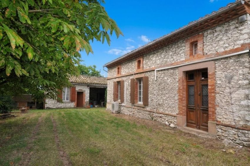 Image Façade à  maison de village de Labastide-Gabausse