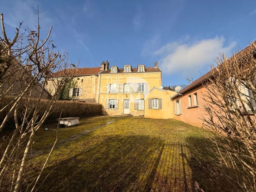 Image Façade à  propriété agricole de 2 Place du Puits Vachot