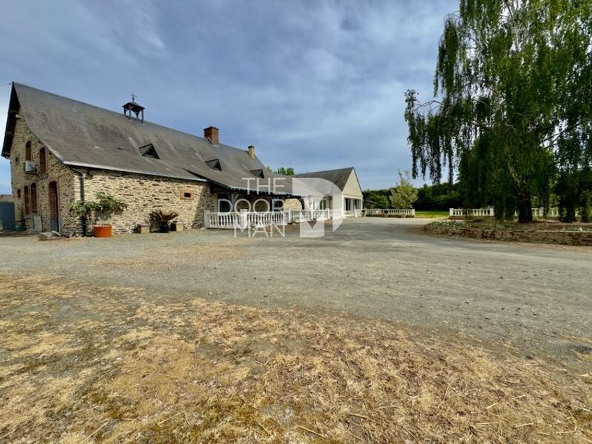Image Façade à  propriété agricole de Bazougers