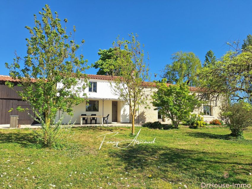 Image Façade à  villa de Vix