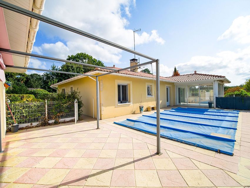 Image Piscine à  maison individuelle de Ychoux