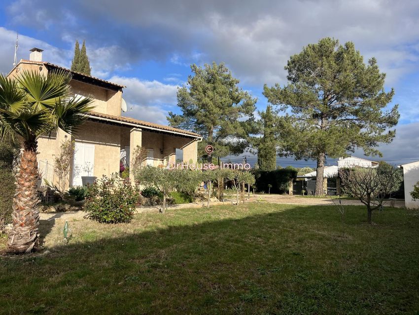Image Façade à  villa de Le Val