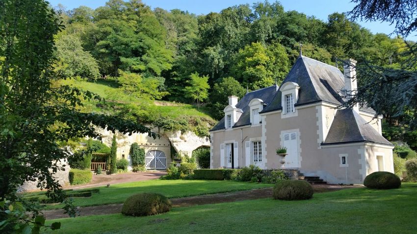 Image Façade à  manoir moderne de La Chartre-sur-le-Loir