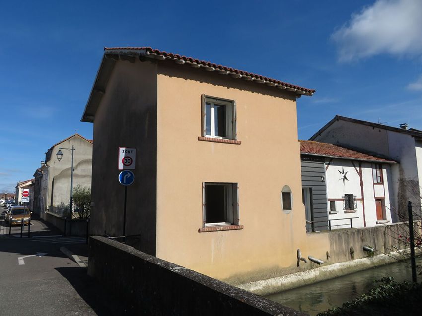 Image Façade à  maison mitoyenne de Rabastens-de-Bigorre