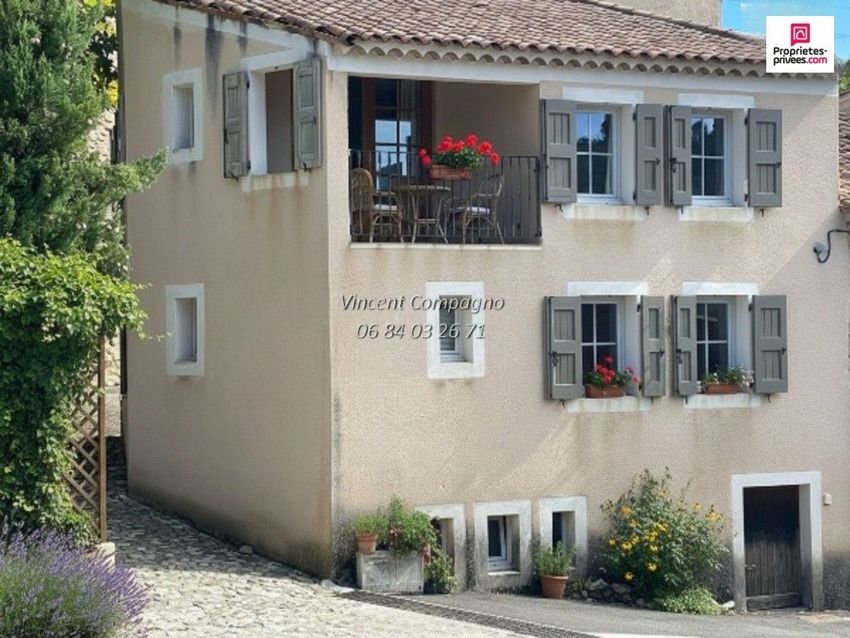 Image Façade à  maison mitoyenne de Esparron-de-Verdon