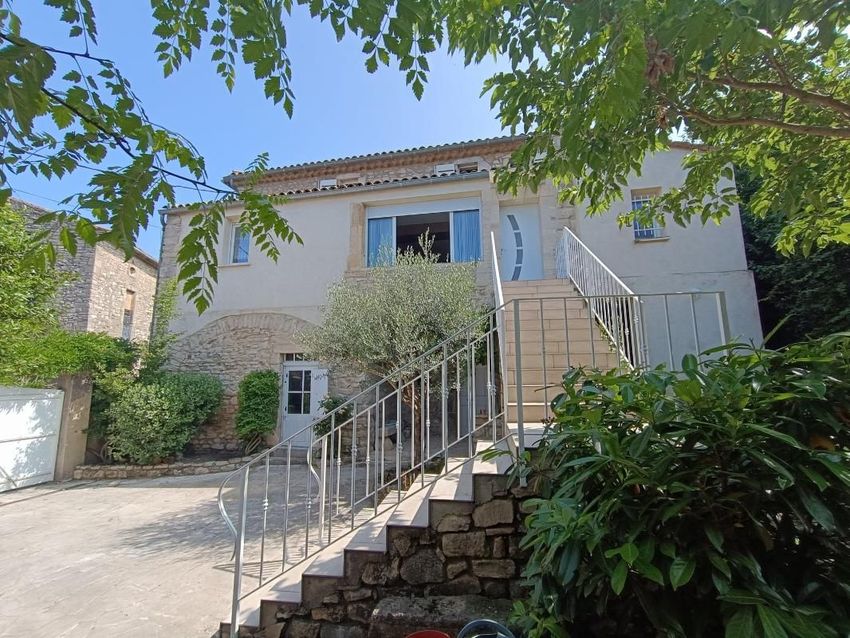 Image Façade à  maison de village de Saint-Jean-de-Maruéjols-et-Avéjan