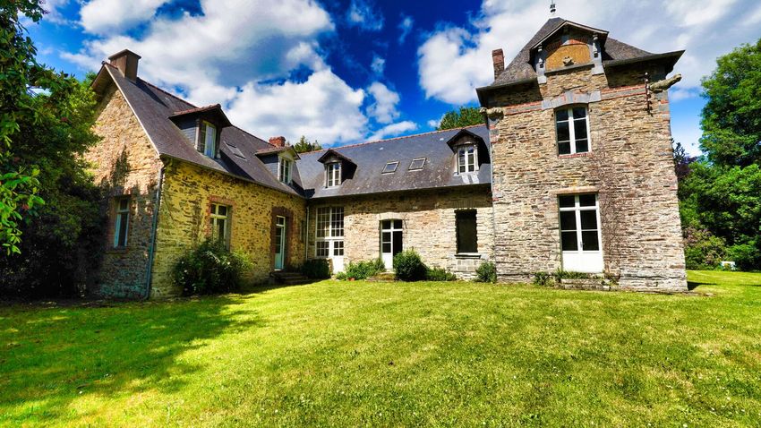 Image Façade à  manoir moderne de Les Fougerêts