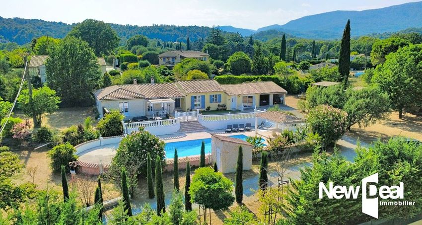 Image Piscine à  propriété agricole de Fayence