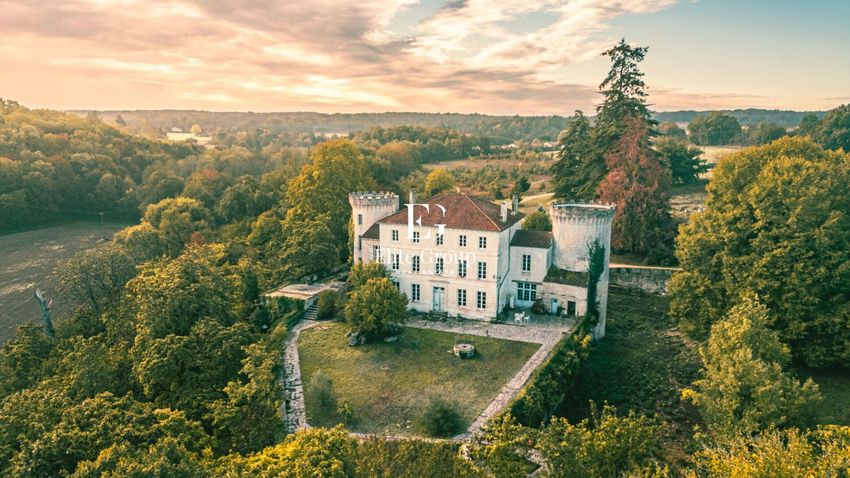 Image Façade à  manoir de Angoulême
