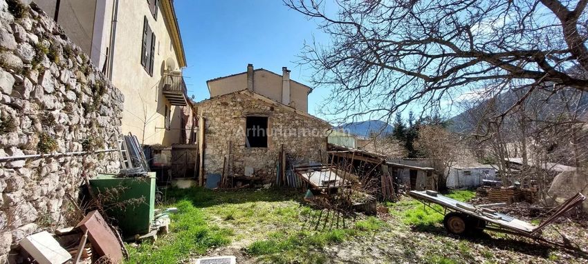 Image Façade à  propriété agricole de La Garde