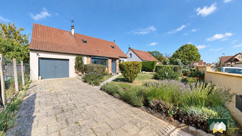 Image Façade à  maison individuelle de Saint-Aubin-des-Bois