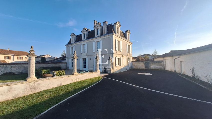 Image Façade à  maison mitoyenne de Vars
