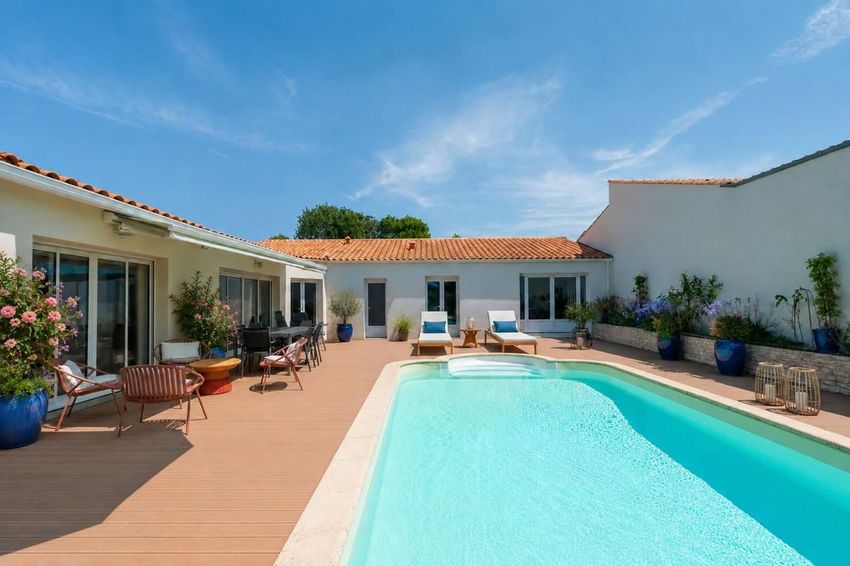 Image Piscine à  maison individuelle de Nieul-sur-Mer