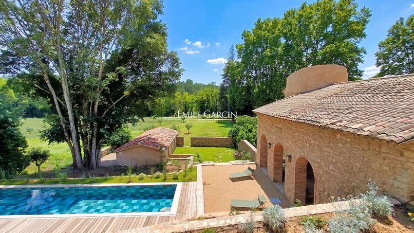 Image Piscine à  exploitation viticole / vignoble de Lorgues