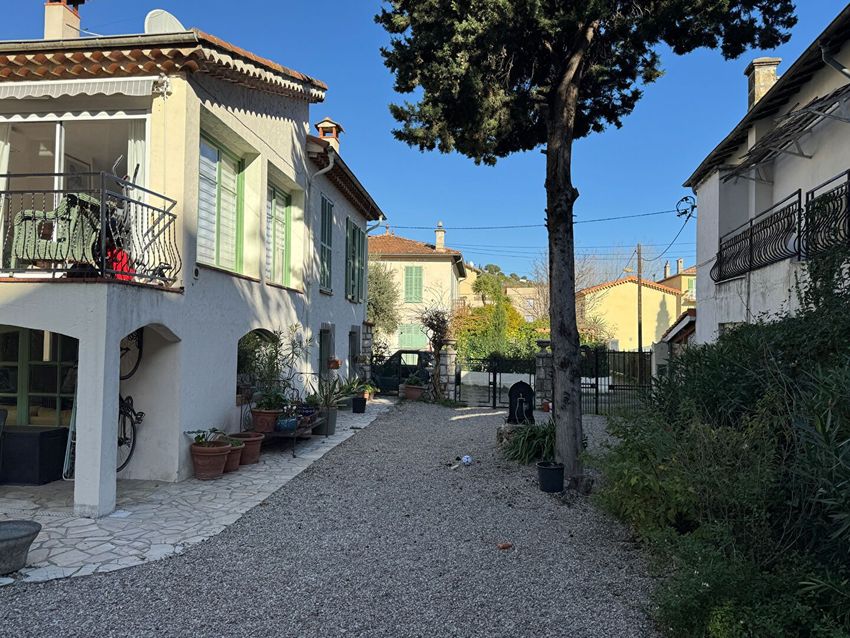 Image Façade à  maison individuelle de Vence