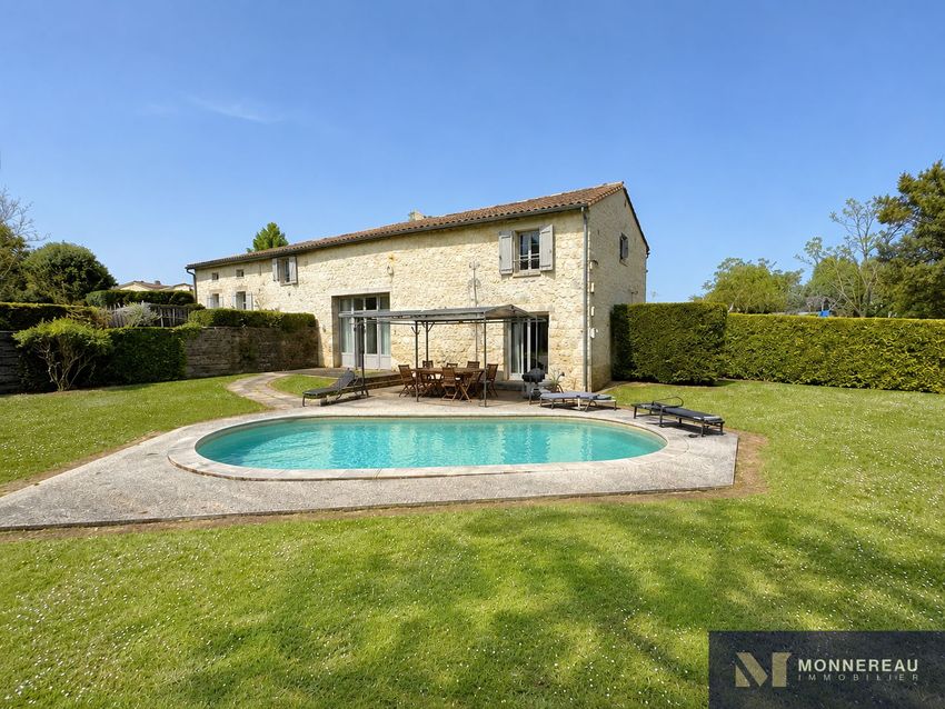 Image Piscine à  maison individuelle de Chalais