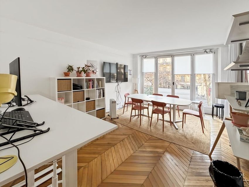Image de bureau à Montorgueil-Saint Denis