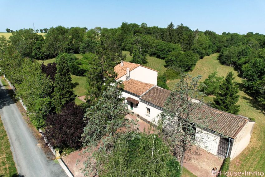 Image Façade à  villa de Celles-sur-Belle