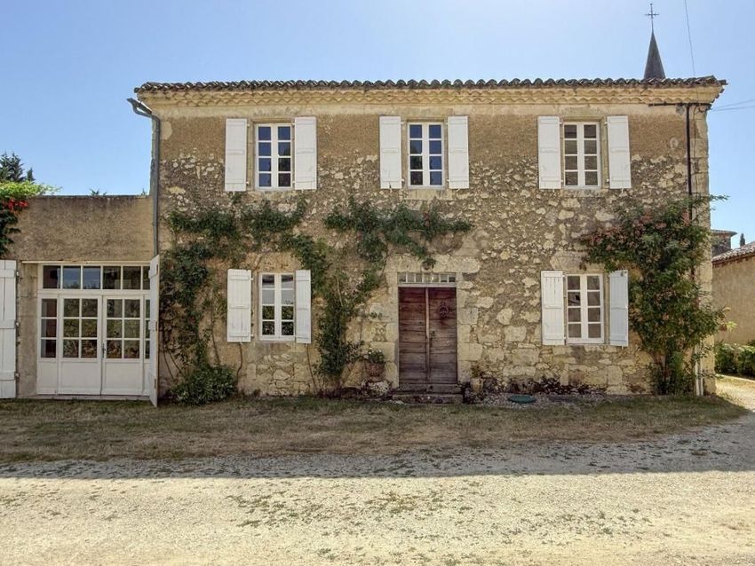 Image Façade à  maison de village de Bazian