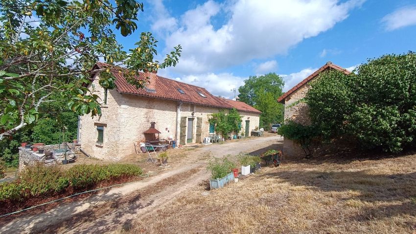 Image Façade à  maison individuelle de Cubjac-Auvézère-Val d'Ans