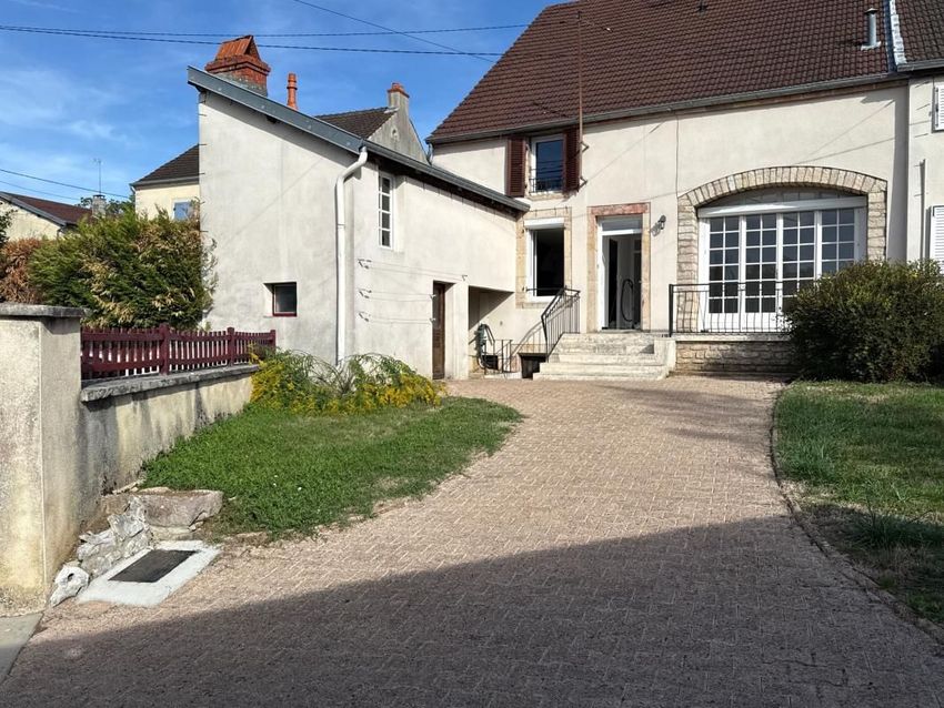 Image Façade à  maison de village de Monnières