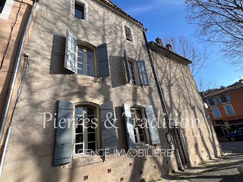 Image Vue à  maison de village de Céreste